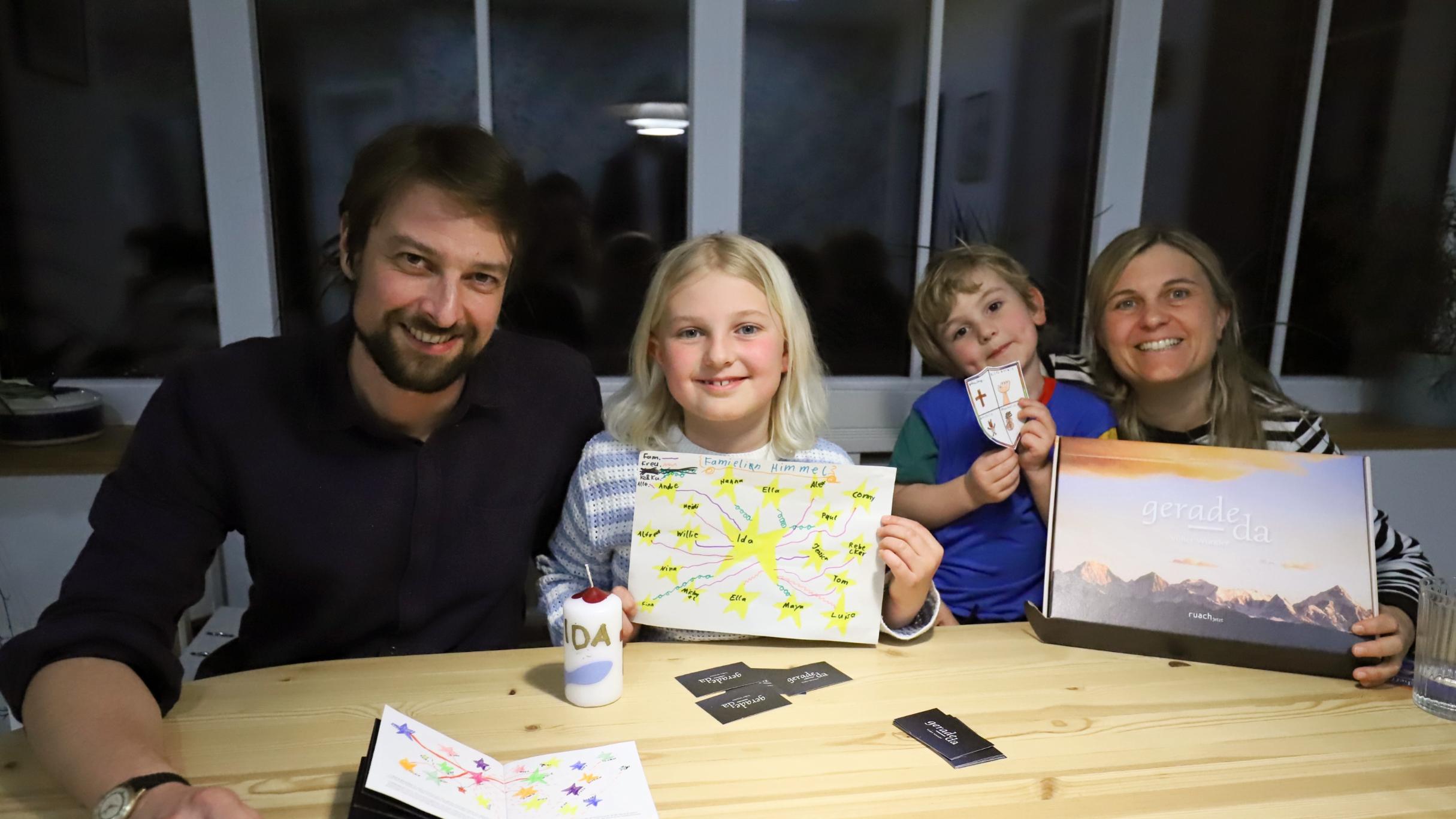 Das Foto zeigt Familie Licht, Vater, Mutter und zwei Kinder
